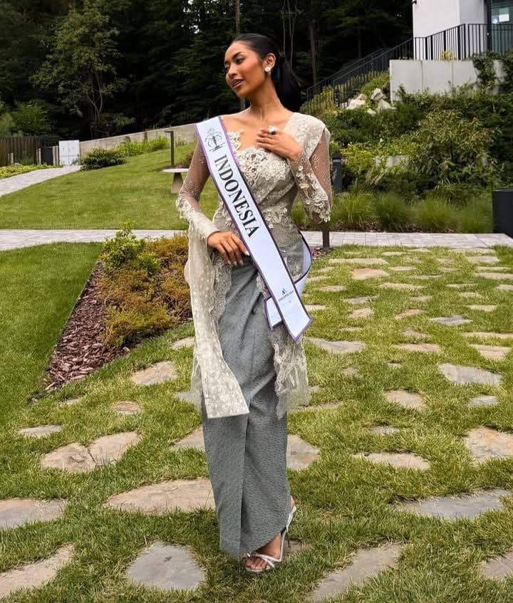 Potret Agnes Rahajeng Rayakan Hari Kebaya Nasional di Miss Supranational 2026