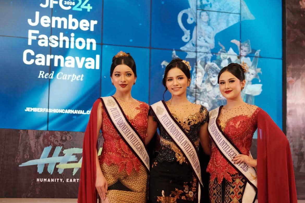 7 Potret Puteri Indonesia di Pembukaan Jember Fashion Carnaval 2026 