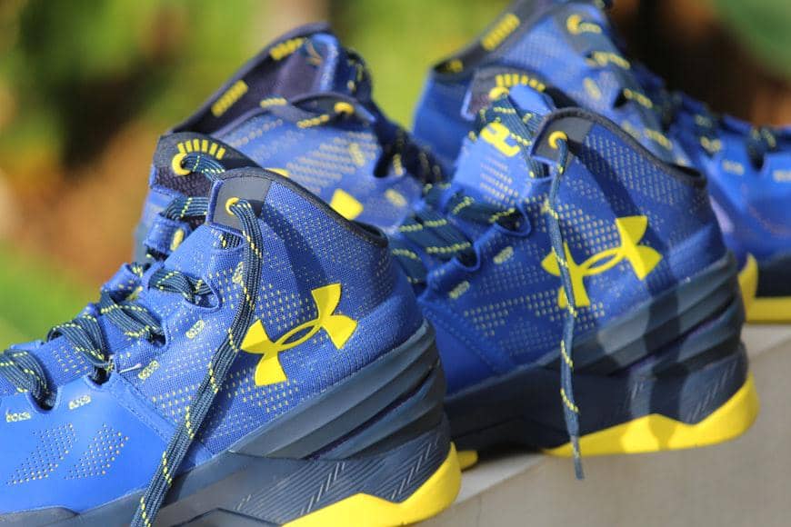 ilustrasi sepatu Under Armour