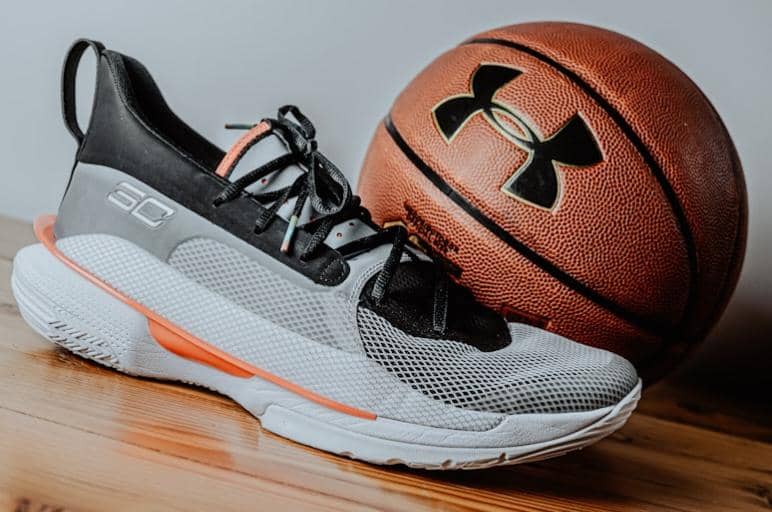 4 Cara Membedakan Sepatu Under Armour Asli dan Palsu