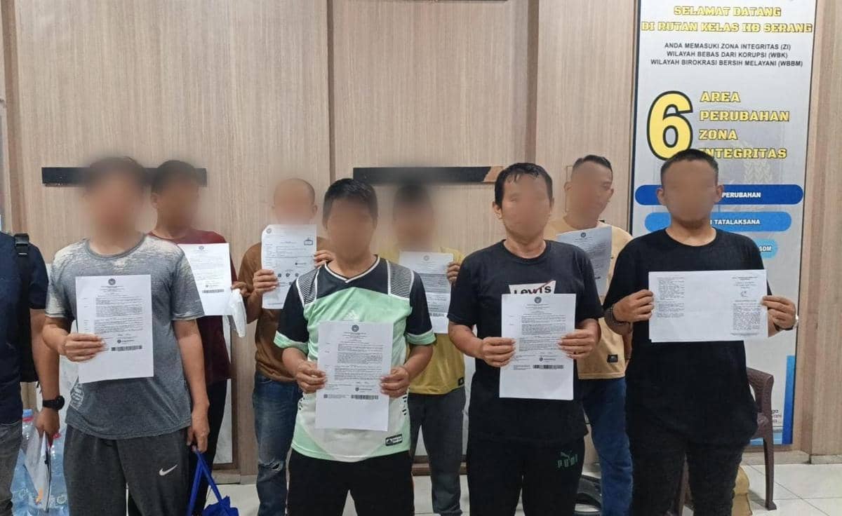S dan sejumlah napi lain saat dinyatakan bebas dari penjara (Dok.Humas Rutan)