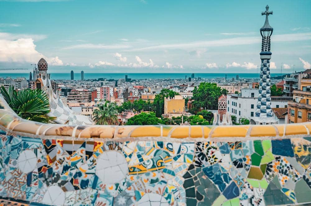 ilustrasi Güell Park di Barcelona