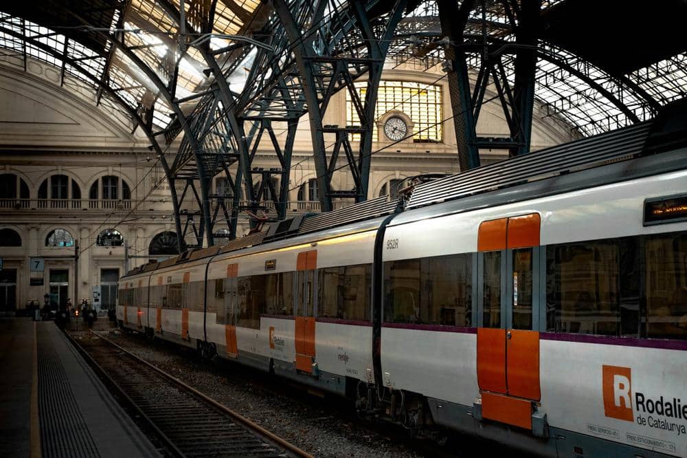 ilustrasi kereta api di Barcelona
