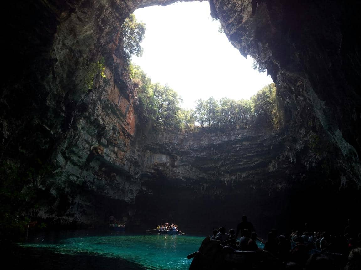 ilustrasi Melissani Cave 