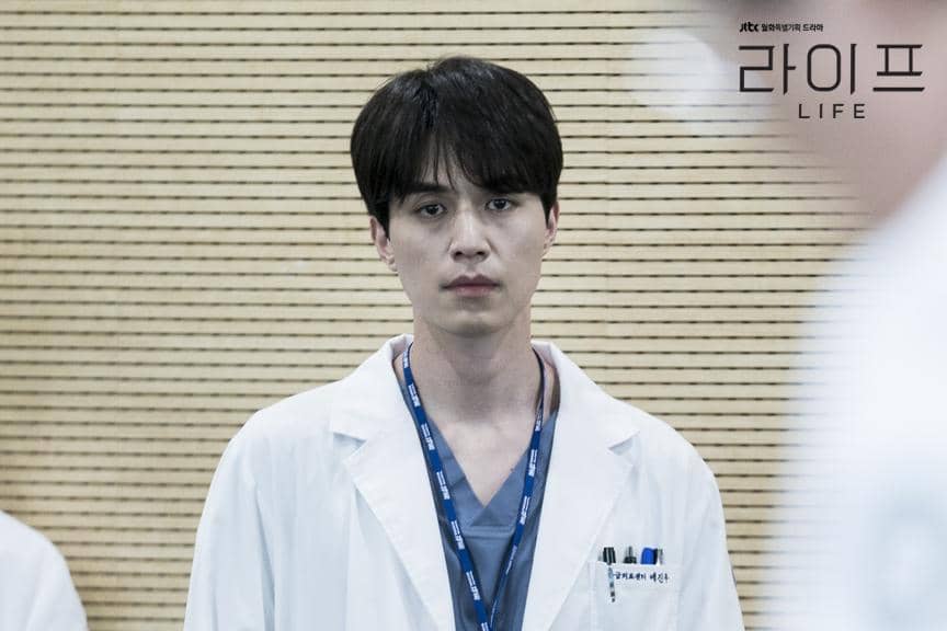 Lee Dong Wook di drama Life