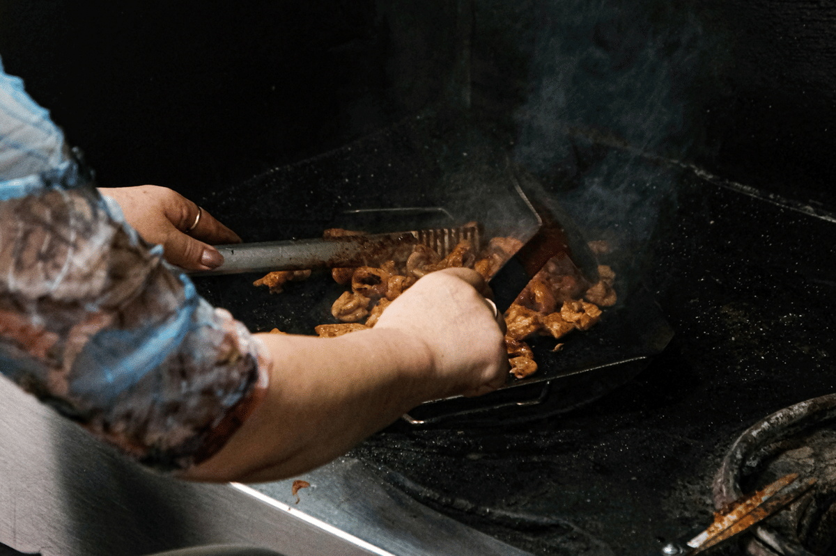 ilustrasi membuat sticky pork belly