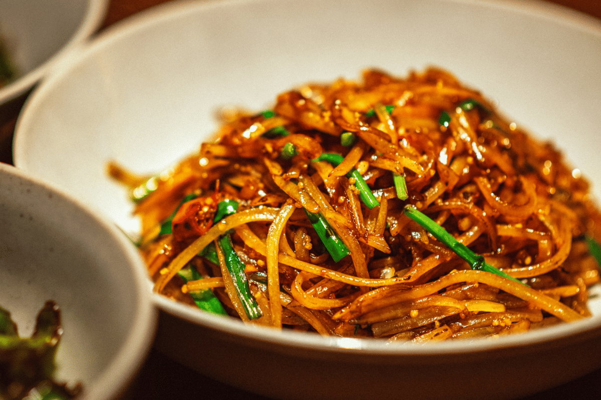Resep Chow Mein Saus Kecap Asin, Mi Tumis Gurih dan Aromatik