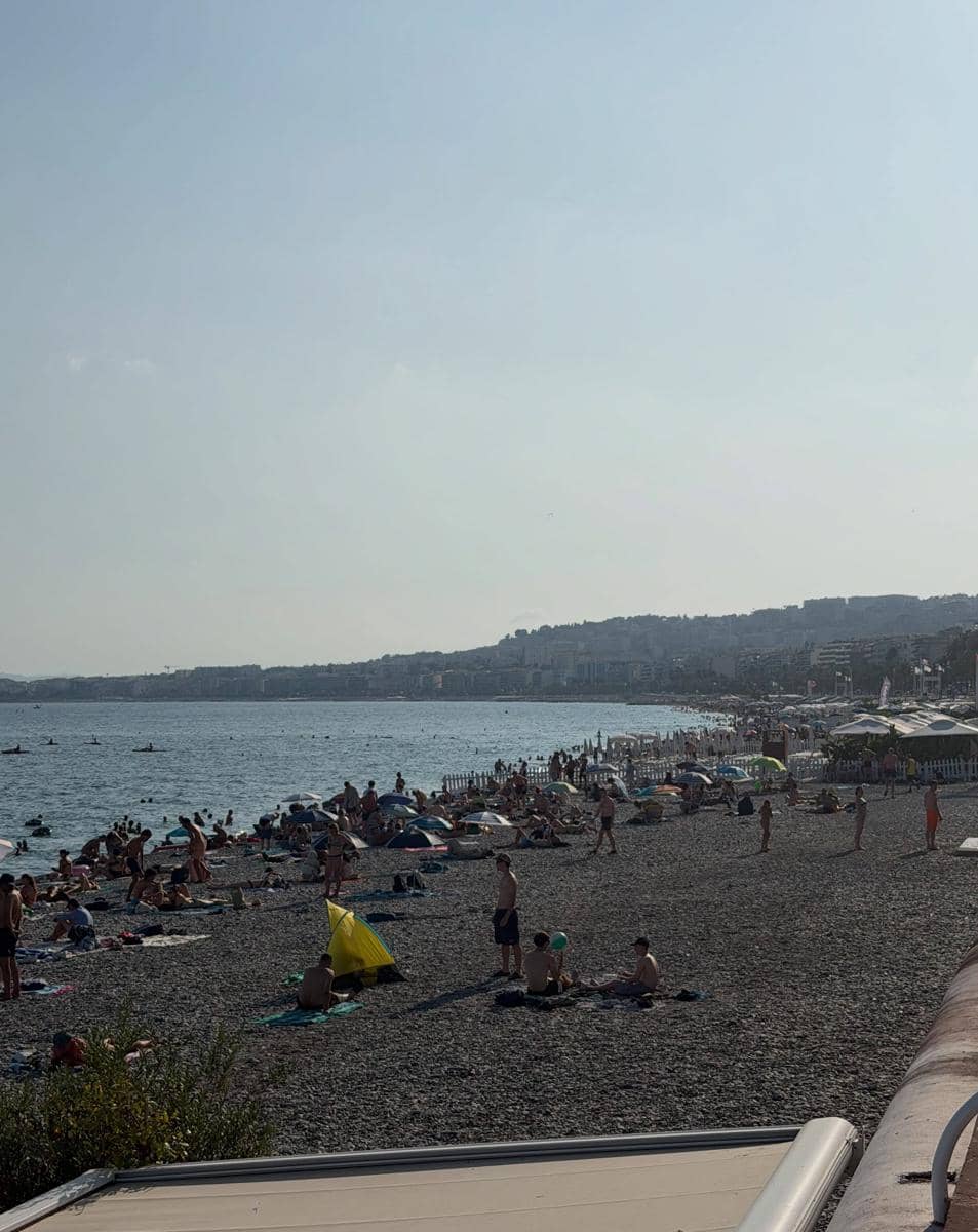 Rebecca Klopper liburan di Nice, Prancis