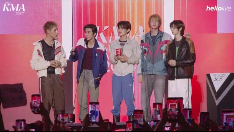 potret CORTIS di KM Chart Awards 2026