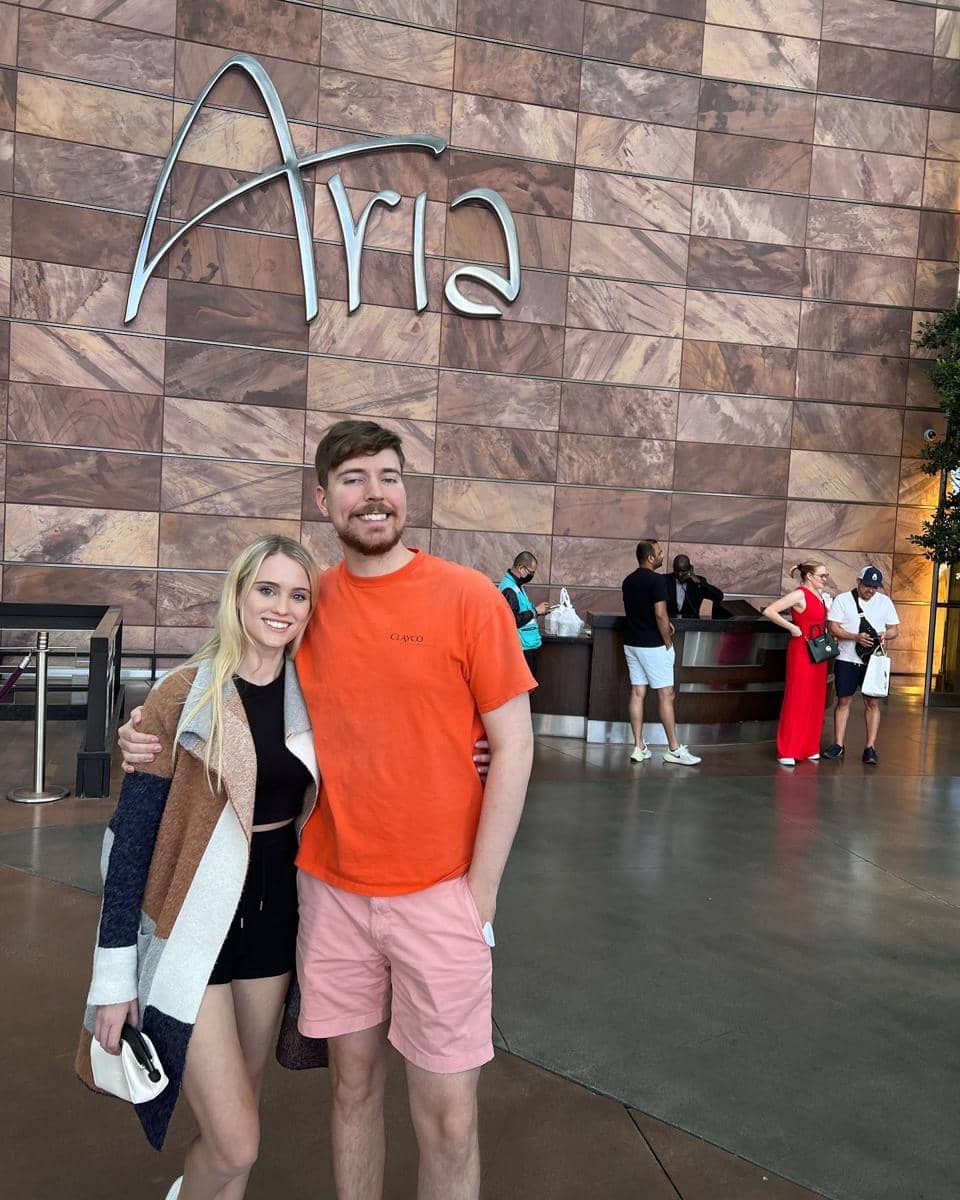 Inspirasi OOTD ala MrBeast dan Thea Booysen
