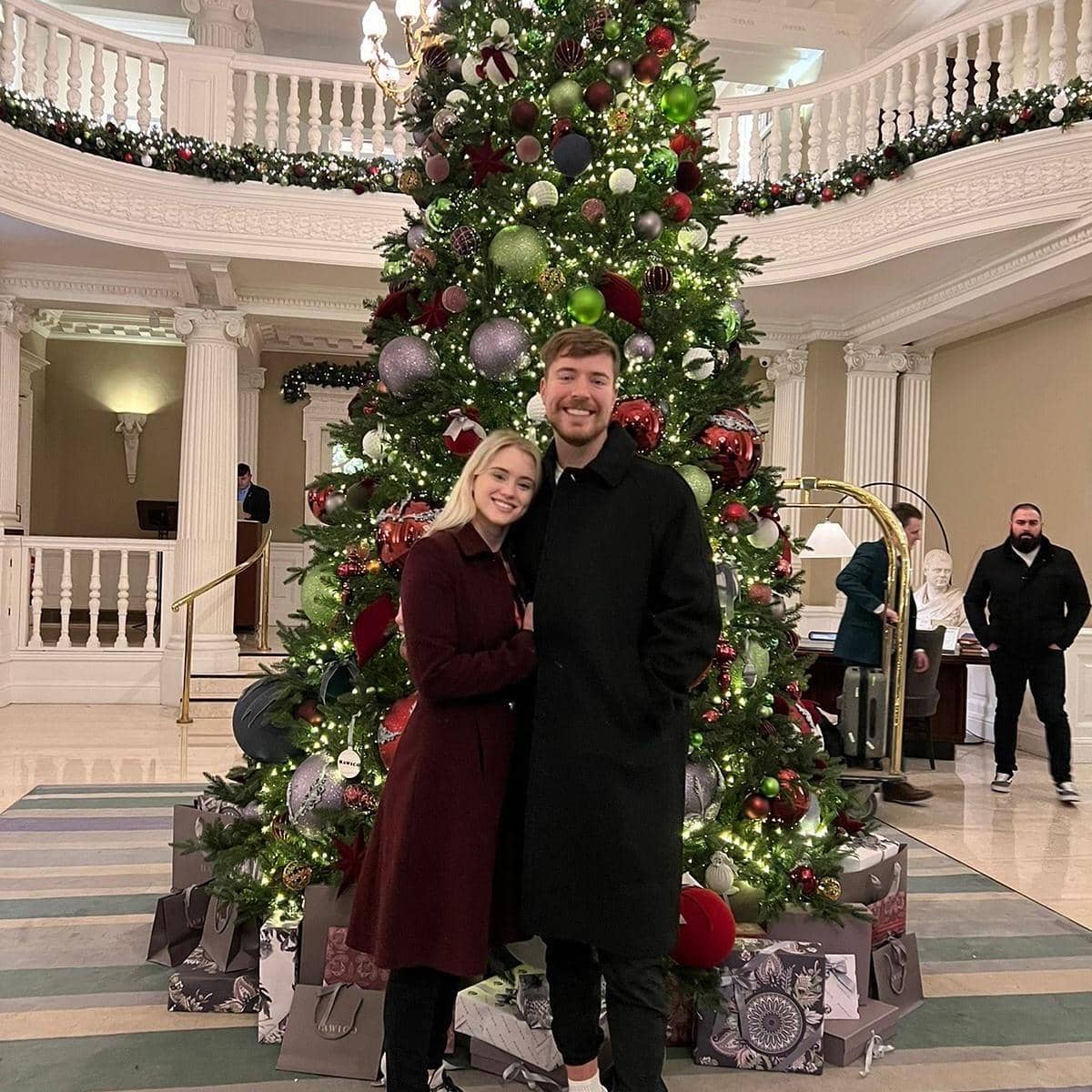Inspirasi OOTD ala MrBeast dan Thea Booysen