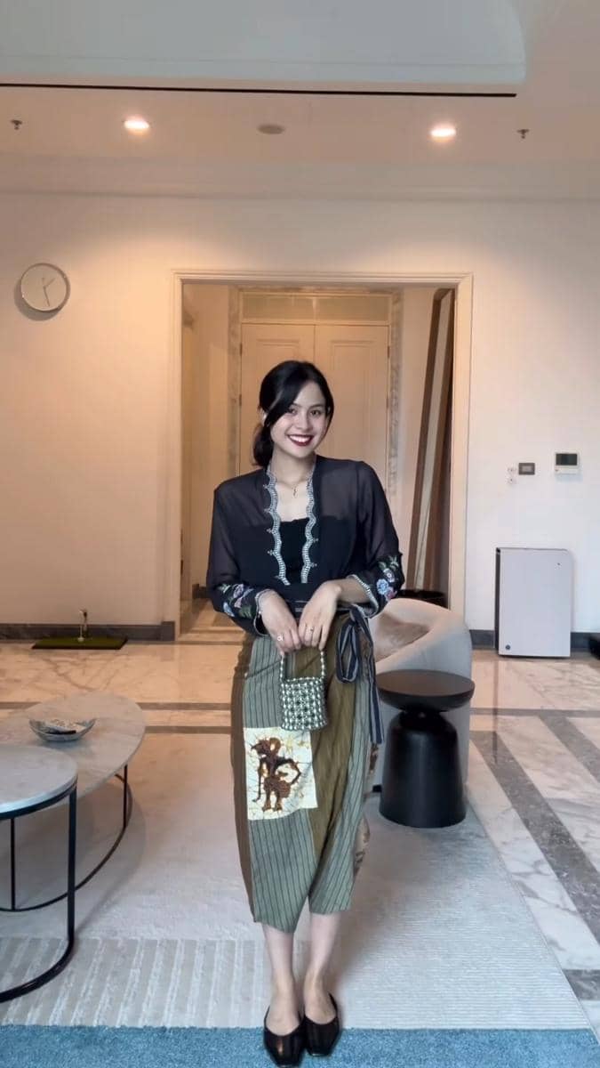 kebaya Maudy Ayunda