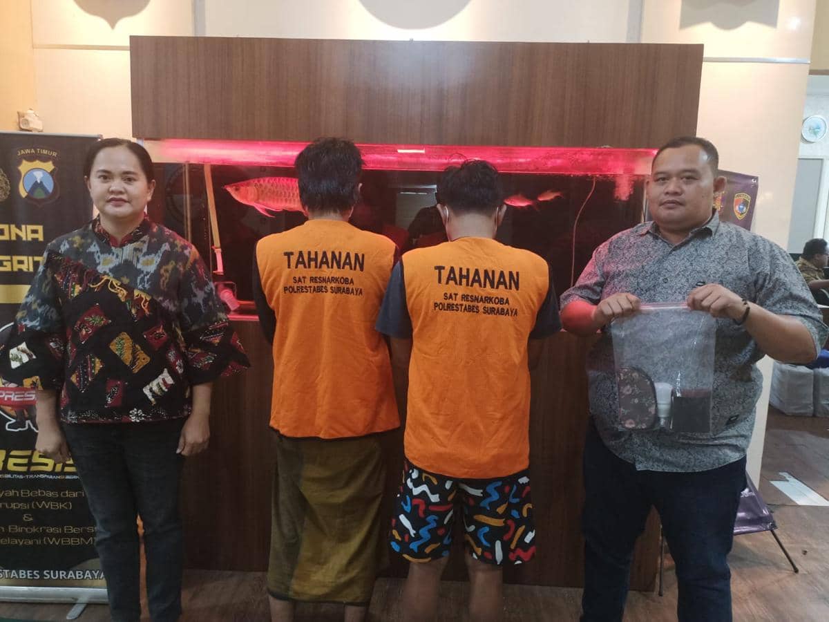 Kelabui Petugas, Dua Pria di Surabaya Pakai Lampu Bohlam Edarkan Sabu