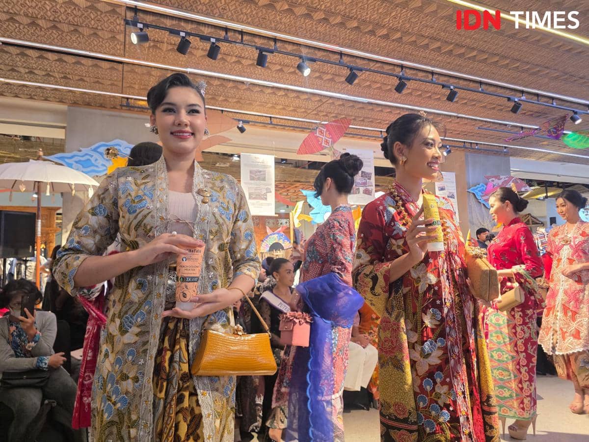 Perayaan Hari Kebaya di Sarinah bersama Yayasan Puteri Indonesia, Batik Chic, Roemah Kebaya Vielga, Brianstones dan Mustika Ratu