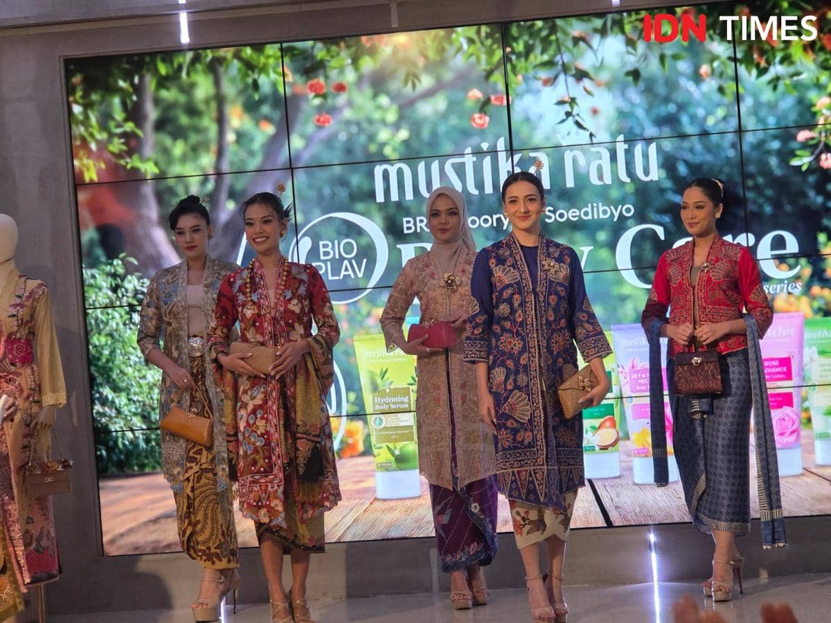 Perayaan Hari Kebaya di Sarinah bersama Yayasan Puteri Indonesia, Batik Chic, Roemah Kebaya Vielga, Brianstones dan Mustika Ratu