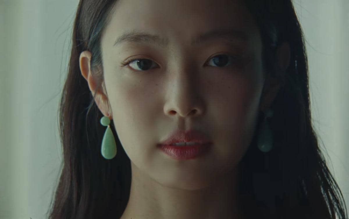 Style Jennie di MV Less than a Lover