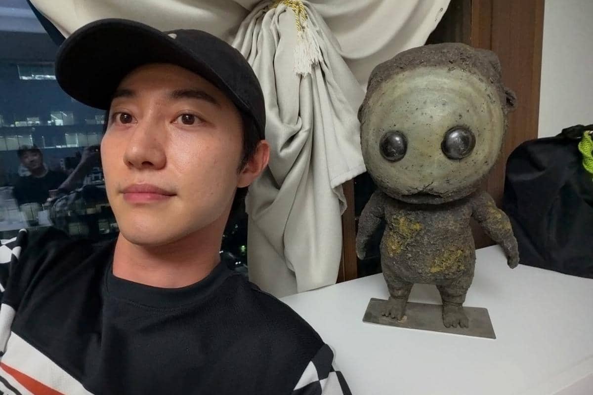 Kwak Dong Yeon di behind the scene The East Palace (instagram.com/kwakdongyeon0)