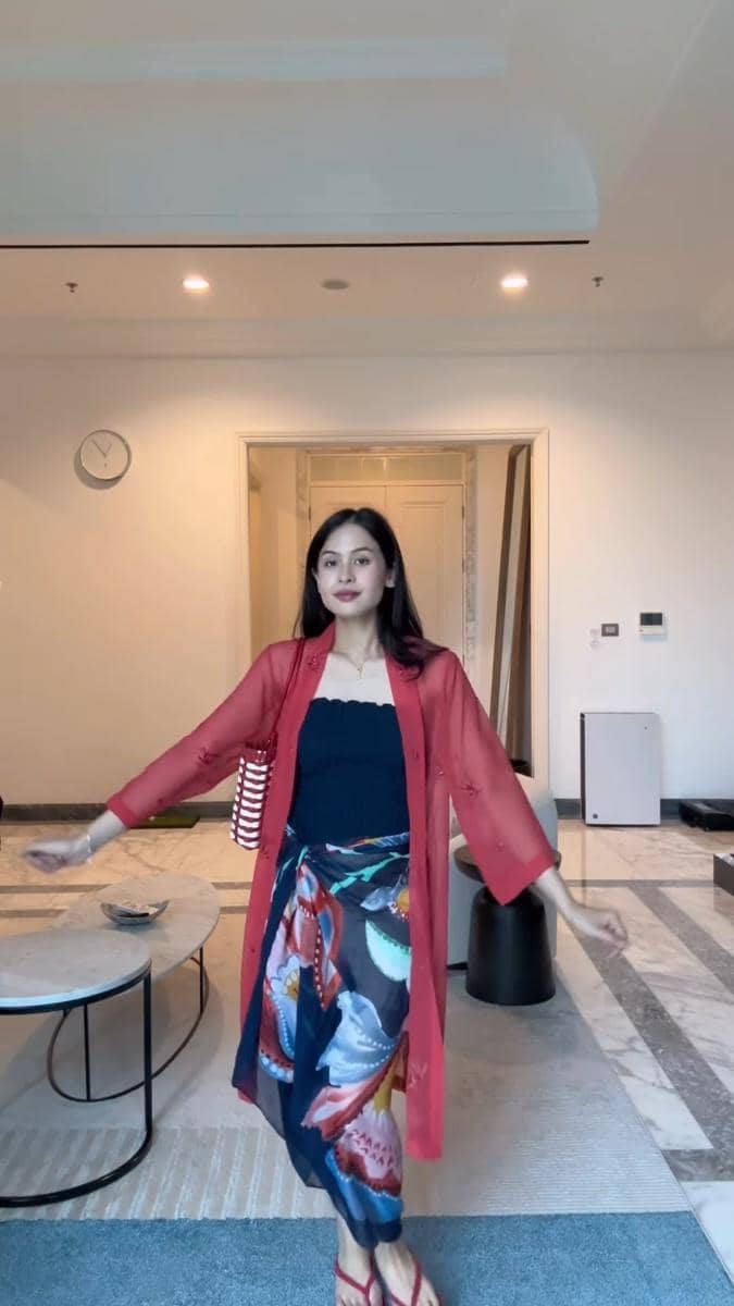 kebaya Maudy Ayunda