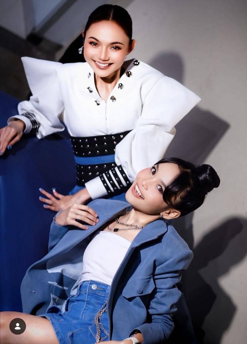 Adu Gaya Rina Nose Vs. Andi Syaqirah, Host DA8 yang Selalu Cetar