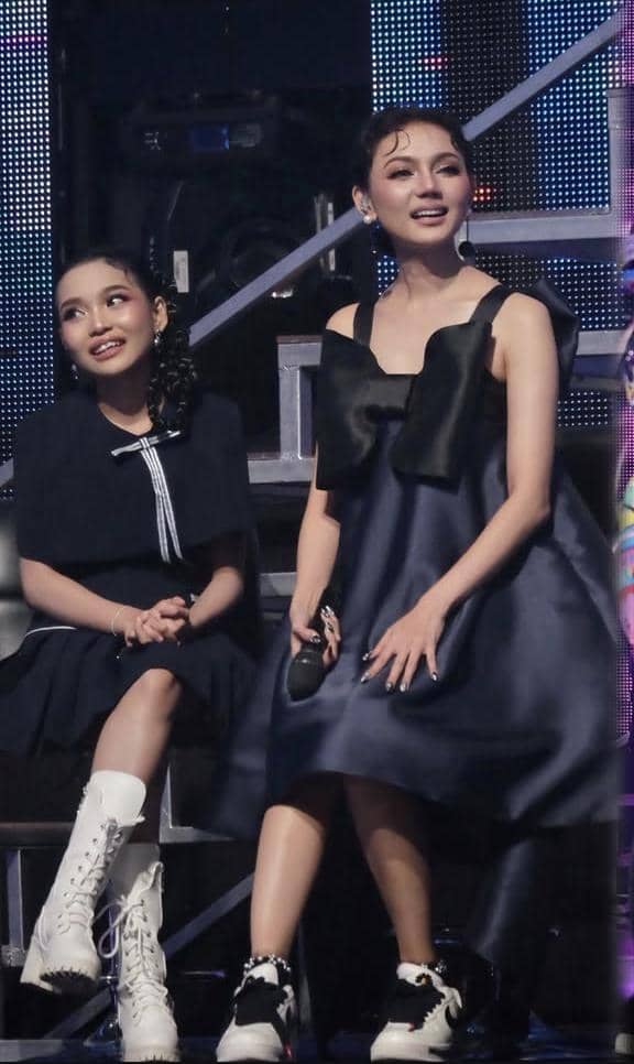 Adu Gaya Rina Nose Vs. Andi Syaqirah, Host DA8 yang Selalu Cetar