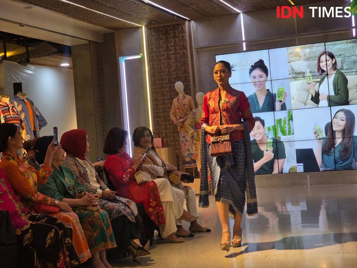 Perayaan Hari Kebaya di Sarinah bersama Yayasan Puteri Indonesia, Batik Chic, Roemah Kebaya Vielga, Brianstones dan Mustika Ratu