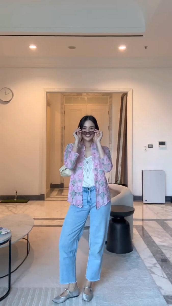 kebaya Maudy Ayunda