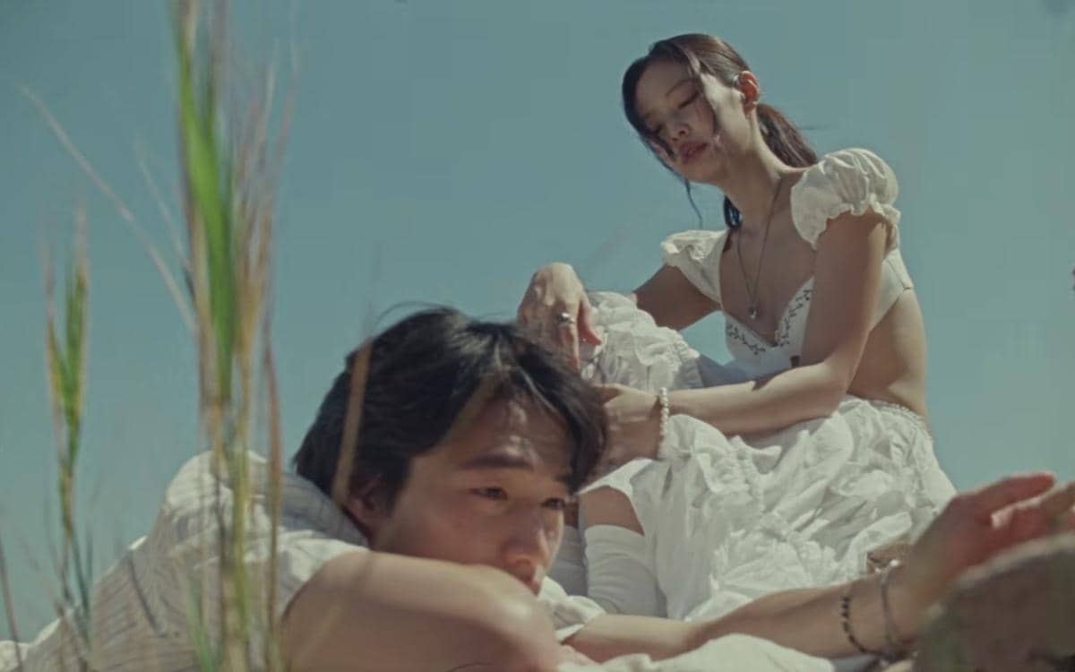 Style Jennie di MV Less than a Lover