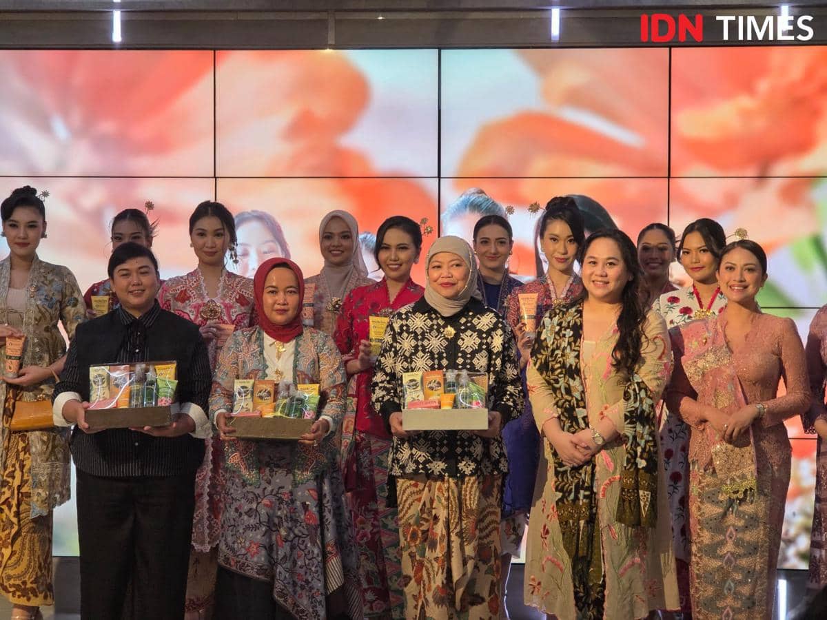 Perayaan Hari Kebaya di Sarinah bersama Yayasan Puteri Indonesia, Batik Chic, Roemah Kebaya Vielga, Brianstones dan Mustika Ratu
