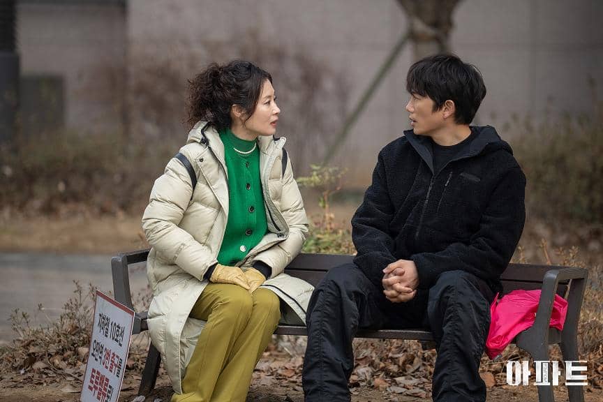 3 Rahasia Hae Kang yang Diketahui Suk Jin di The Apartment Job
