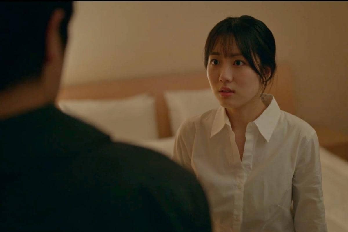 Cuplikan adegan dari drama Korea Spooky in Love produksi tvN, menampilkan suasana cerita serial tersebut.