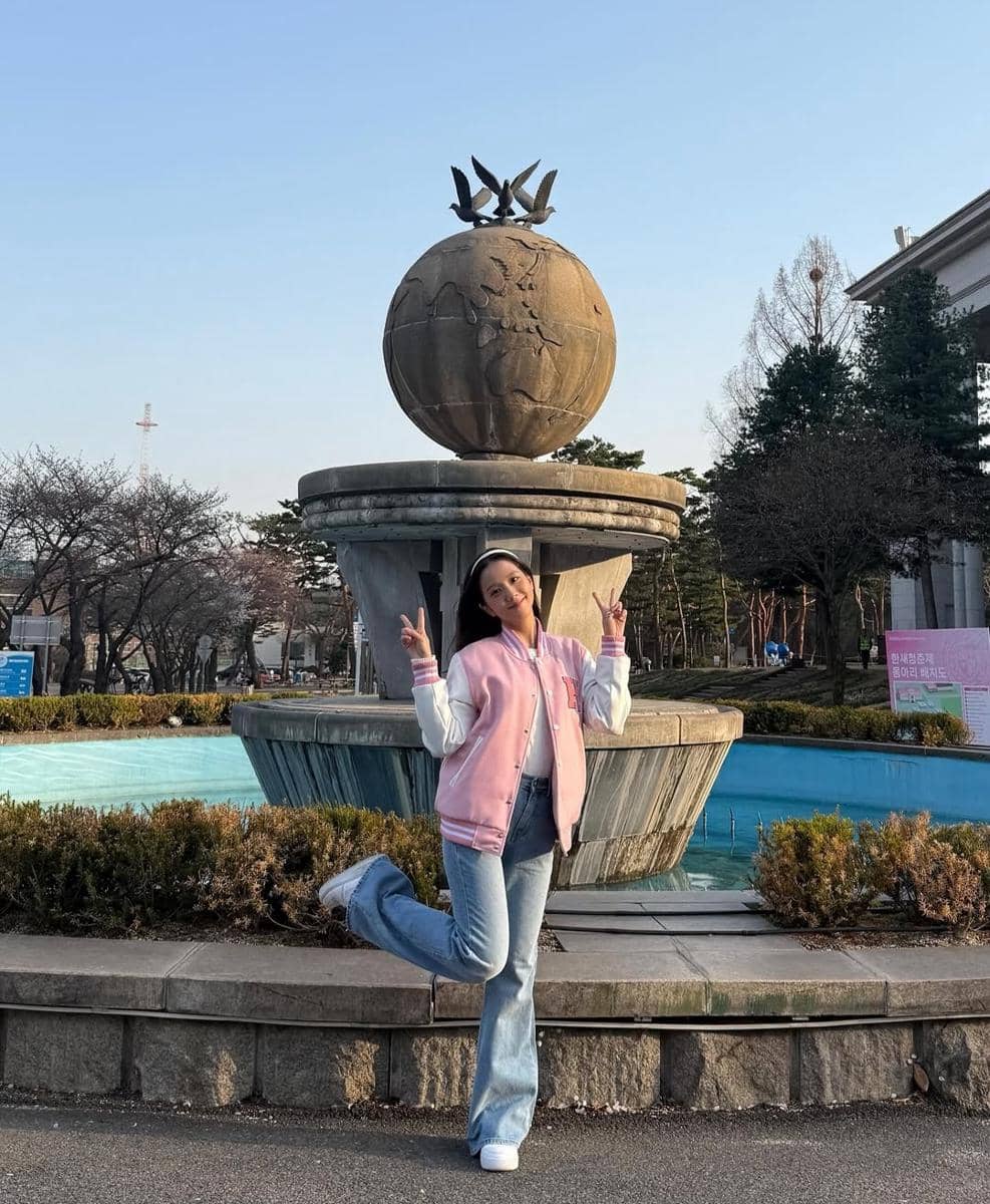 Potret Jisoo BLACKPINK yang diunggah di akun Instagram @sooyaaa__, memperlihatkan penyanyi Korea Selatan tersebut.