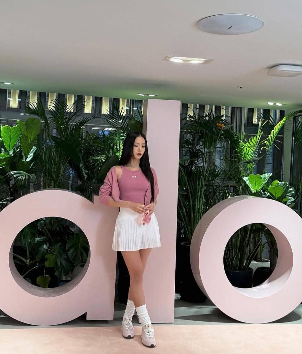 Potret Jisoo, anggota grup BLACKPINK, dari unggahan di akun Instagram pribadinya, @sooyaaa__, sebagai potret personal.