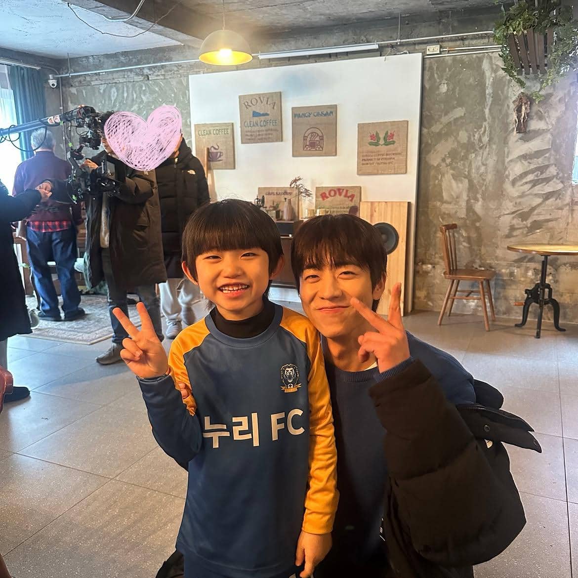 Kim Han Gyeol dan Chae Jong Hyeop di balik layar drama In Your Radiant Season