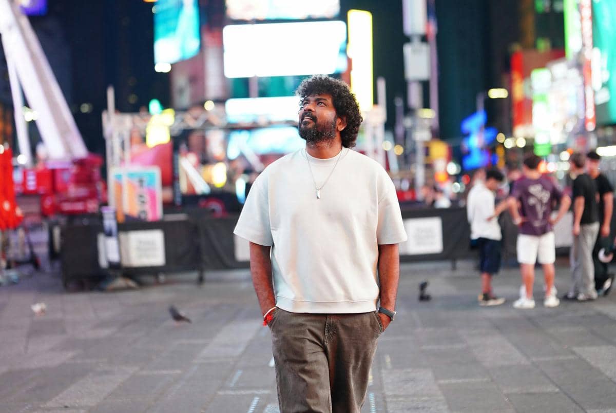 8 Potret Vignesh Shivan Liburan di New York, Main ke Brooklyn Bridge
