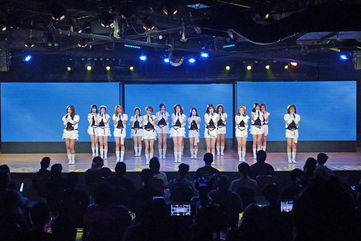cuplikan penampilan JKT48 membawakan "Tentang Suratku"