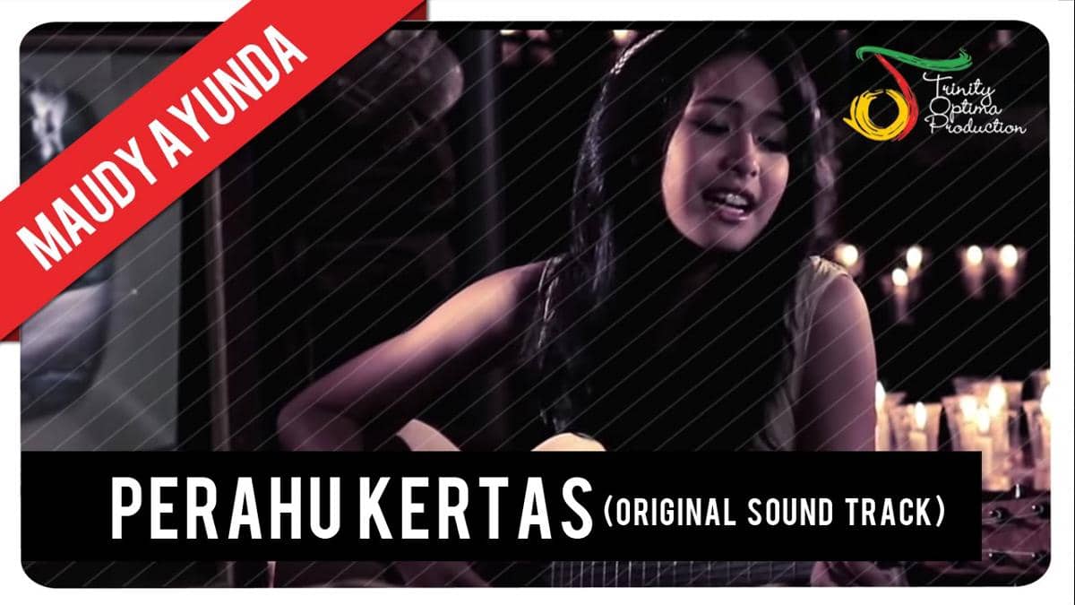 cuplikan video klip "Perahu Kertas"