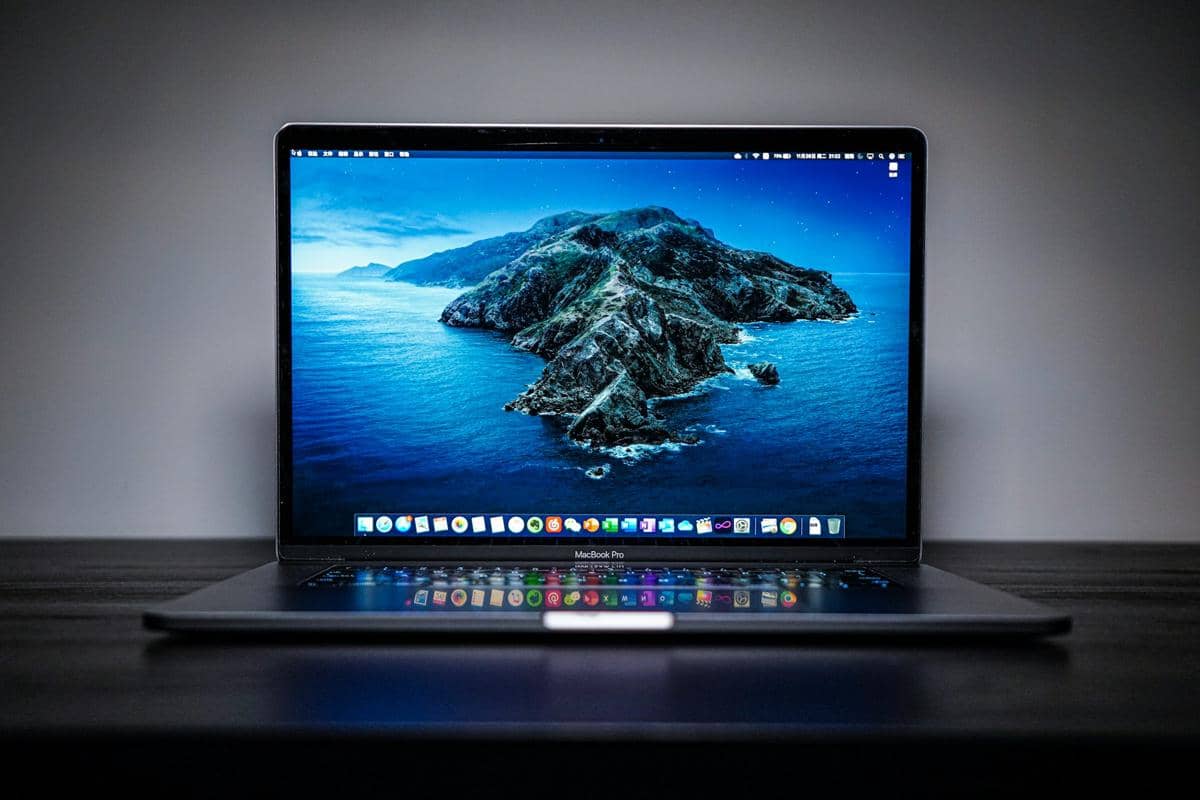 ilustrasi laptop