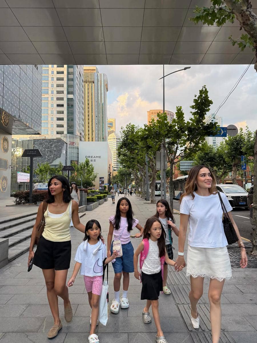 Yasmin Wildblood ajak anak liburan ke Shanghai