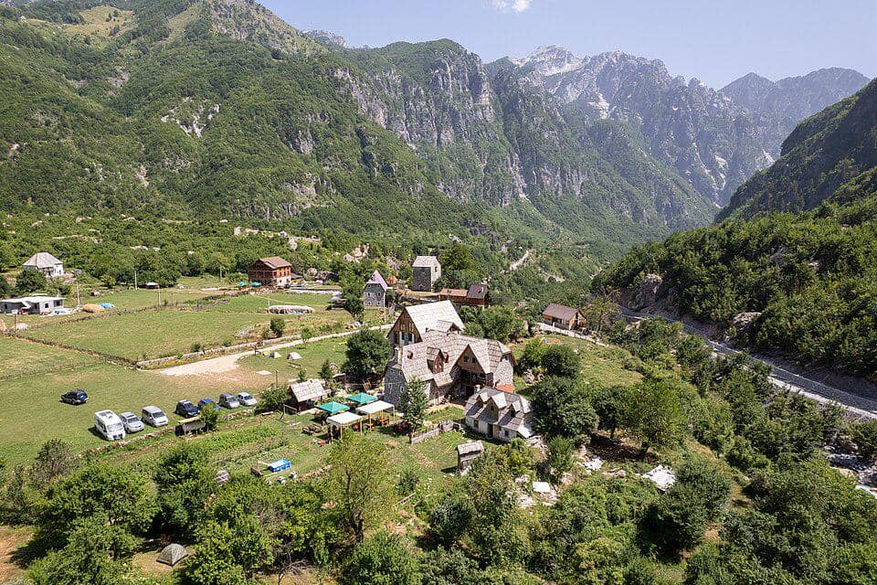 5 Fakta Menarik Theth, Desa Terpencil di Pegunungan Alpen Albania