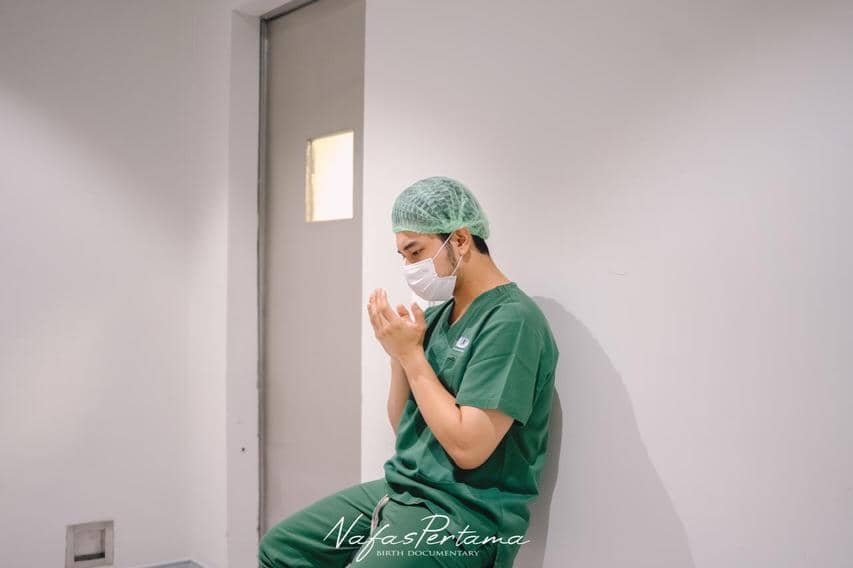 Istri Fiki Naki Melahirkan Anak Pertama (instagram.com/fikinakii)