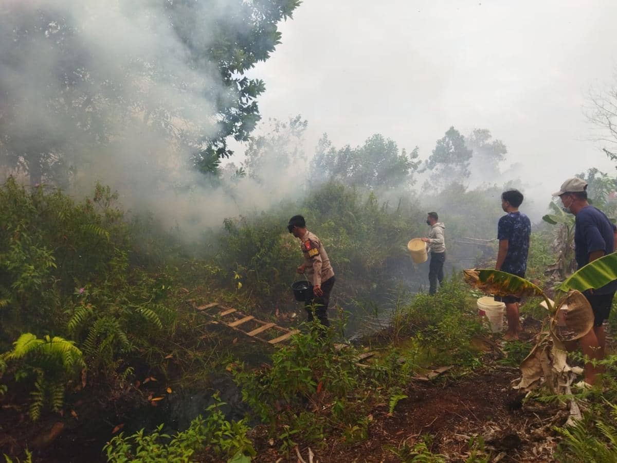 Kebakaran Hutan dan Lahan Nyaris Ludeskan Pemukiman Warga di Kubu Raya