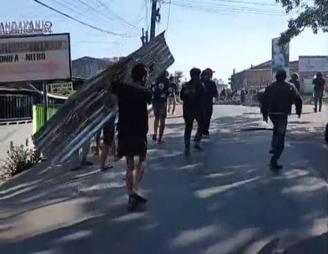 Dua ormas di Makassar terlibat bentrok akibat sengketa lahan, Minggu (26/7/2026). Dok. Istimewa