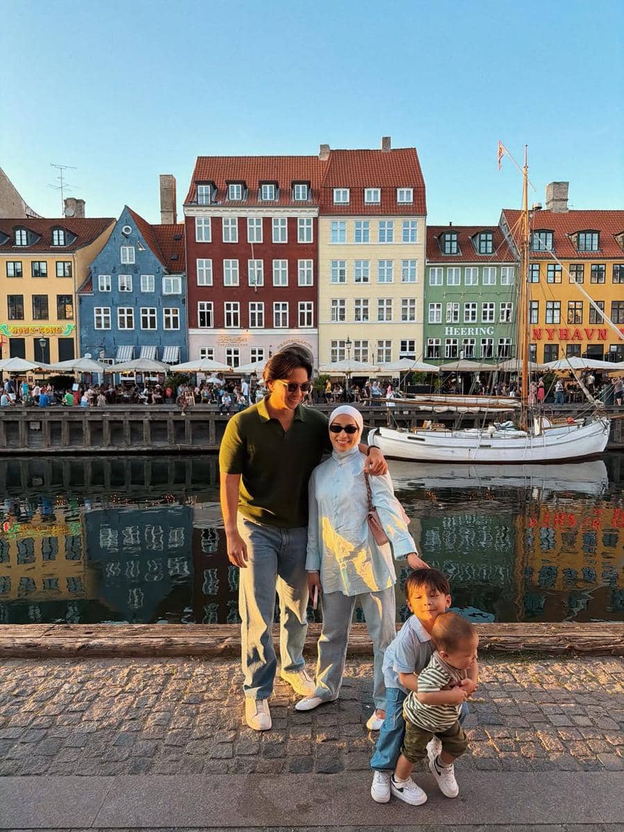 gaya Nikita Willy dan keluarga saat berlibur ke Denmark