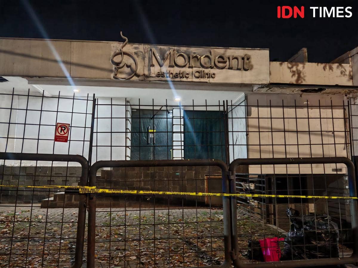 Polisi Bawa Bantal hingga Motor dari TKP Penjaga Rumah Febrie Tak Sadar Diri
