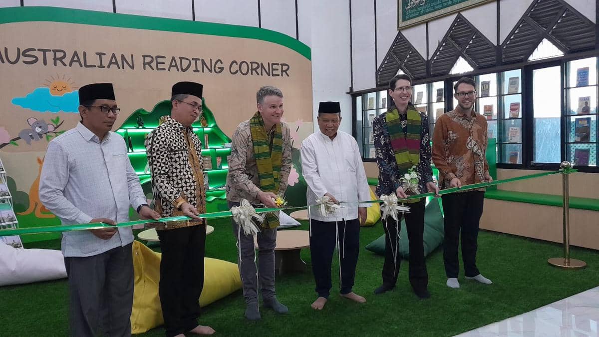 Australian Reading Corner Kini Hadir di Masjid Al-Markaz Makassar