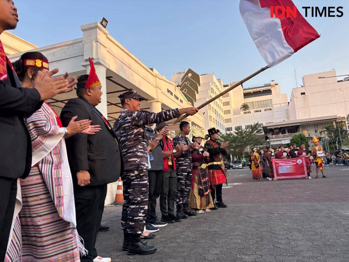 Pawai Pesona Budaya Sumatera Utara 2026 di kawasan Malioboro, Minggu (26/7/2026). (IDN Times/Herlambang Jati Kusumo)