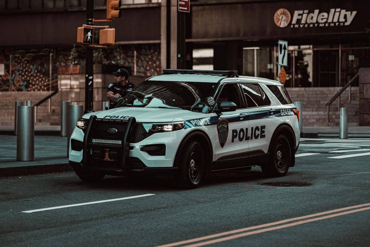 Ilustrasi mobil polisi