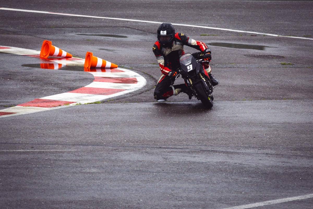 Kenapa Semua Sirkuit Balap Dunia Selalu Menggunakan Aspal?