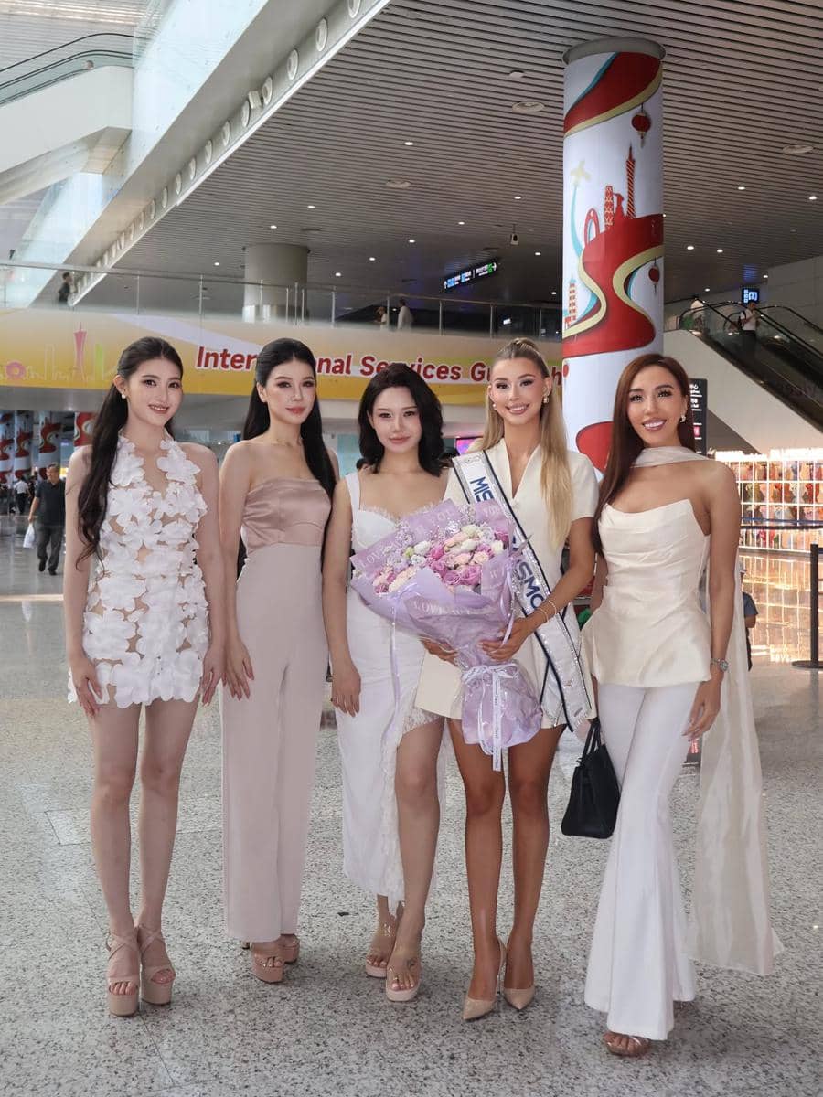 Potret Miss Cosmo 2025 Bertugas di China