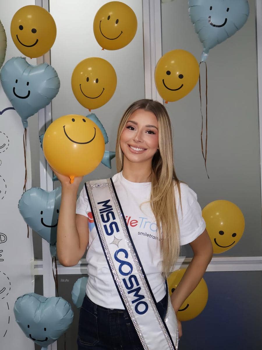 Potret Miss Cosmo 2025 Bertugas di China
